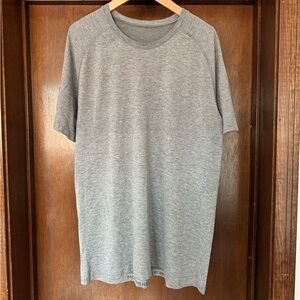 Lululemon Men’s Metal Vent Tech Short Sleeve XL Gray
